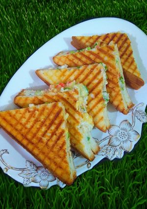 वेज चीज़ ग्रिल सैंडविच (veg cheese grill sandwich recipe in Hindi) रेसिपी मुख्य फोटो