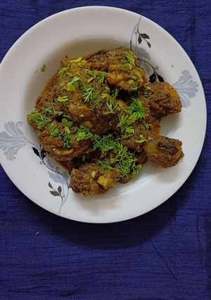 A picture of Kolhapuri special chicken masala.