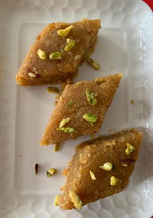 મોહનથાળ (Mohanthal Recipe In Gujarati) રેસીપી મુખ્ય ફોટો