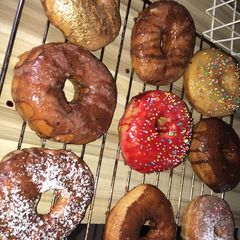 A picture of Glazed doughnut.