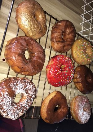 A picture of Glazed doughnut.