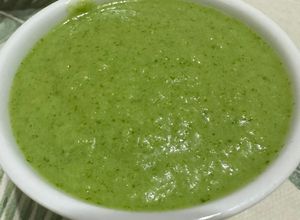 Una foto de Salsa verde (ideal para picadas)
