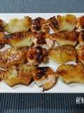 Brocheta de piña y langostino a la miel