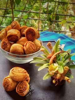 बाकरवडी (bakarvadi recipe in marathi) रेसिपी चे मुख्य फोटो