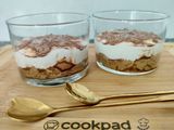 Postre de yogur estilo tiramisú