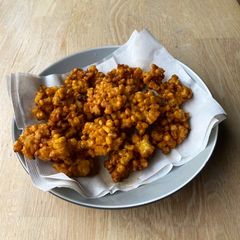 A picture of Curry corn fritters 🌽.