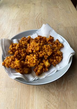 A picture of Curry corn fritters 🌽.