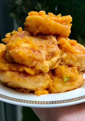 Hình của món Đậu non chiên giòn sốt trứng muối.