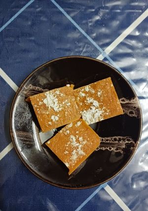 A picture of Papaya Halwa.