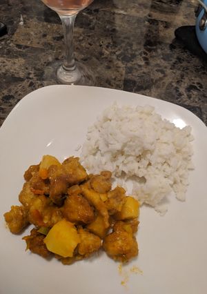 Una foto de Pollo agridulce con ananá 🍍🥡(sweet & sour chicken)