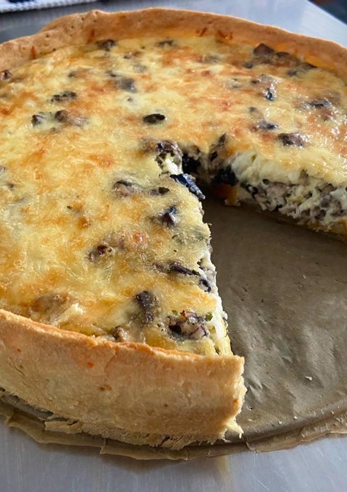Кіш з куркою та грибами