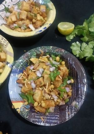 A picture of Aloo Chaat.