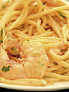 Una foto de Spaghetti con camarones y una salsa muy especial 🍝🍤