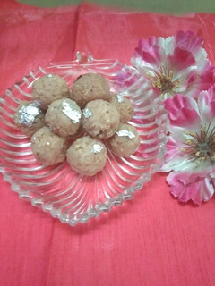 A picture of Coconut beetroot laddoo.