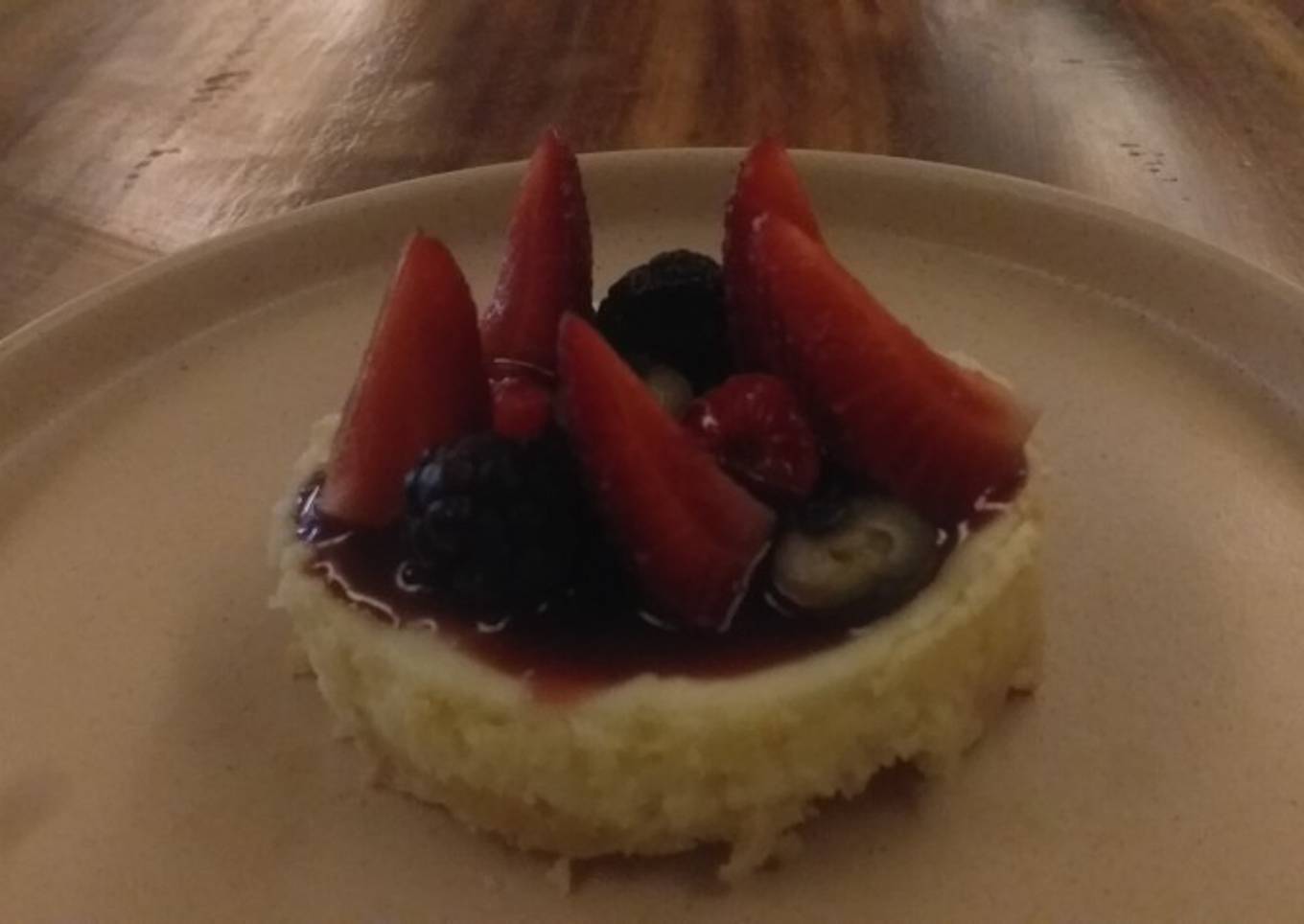 Cheesecake de queso de cabra con reducción de vino tinto