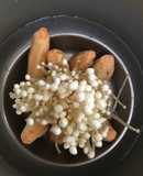 Khoai lang hấp nấm kim châm