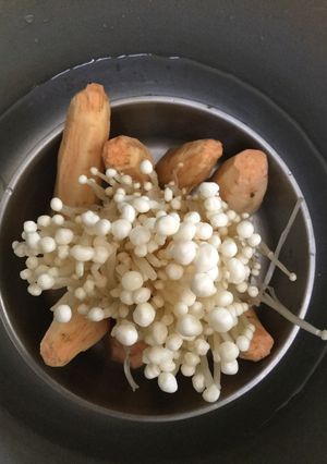 Hình của món Khoai lang hấp nấm kim châm.