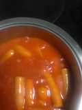 Franfurc alemana con tomate