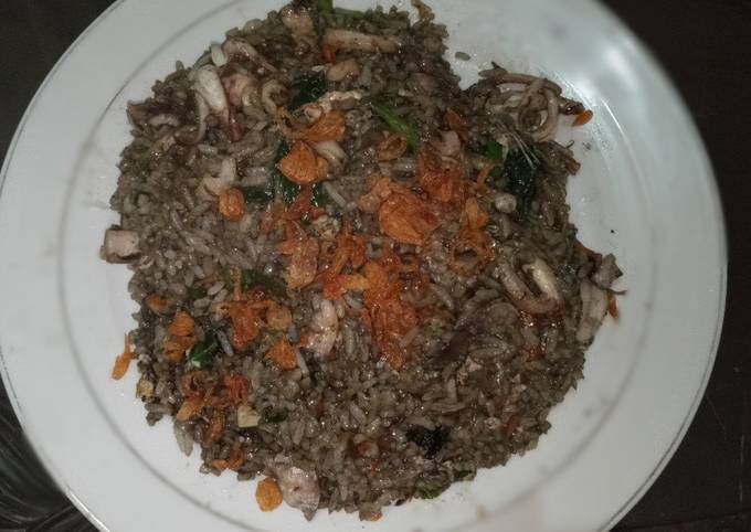 Cara Membuat Nasi goreng cumi hitam Bunda Pasti Bisa