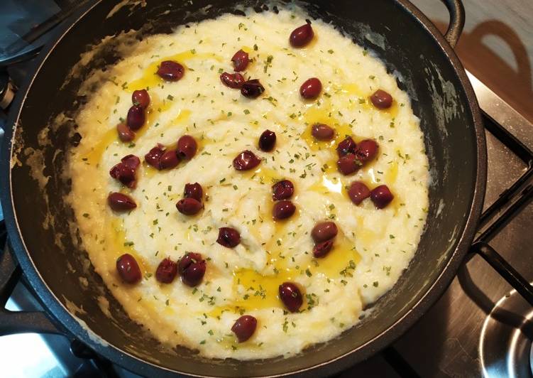 Baccalà mantecato con patate,erba, cipollina e olive taggiasche