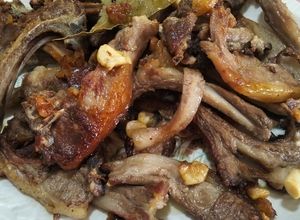 Una foto de Chuletillas de cordero con ajos