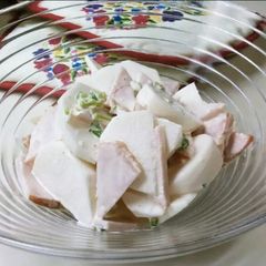 A picture of Japanese turnip salad.