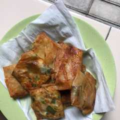 A picture of Martabak telur mini isi variatif nan hemat, tetap ada protein dan serat.