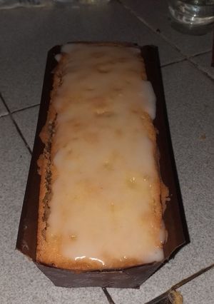 Una foto de Budín de limón cuatro cuartos con glaseado