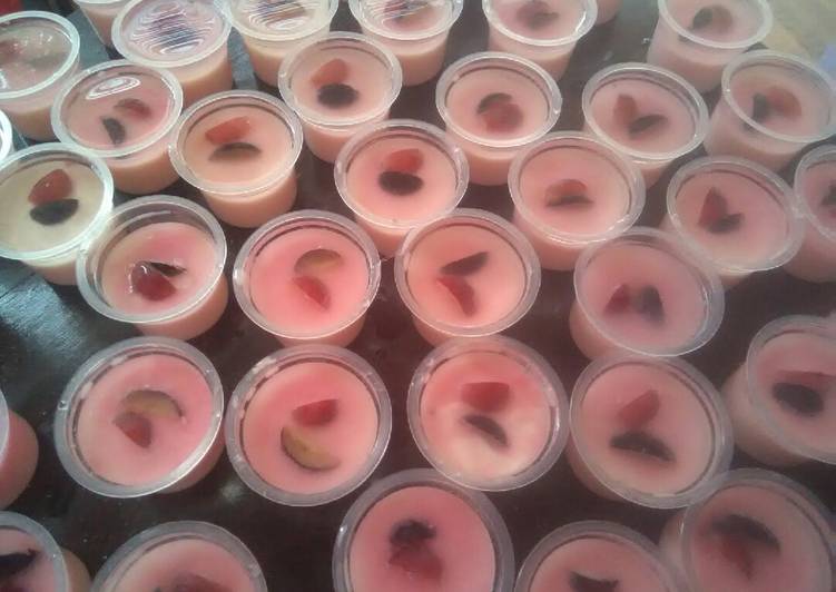 Bagaimana Menyiapkan Puding strawbery lechy Anti Gagal