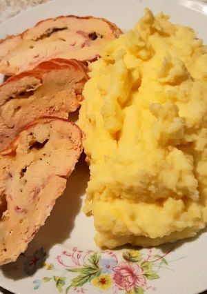 Baconbe tekert sajtos csirkemell recept fotója