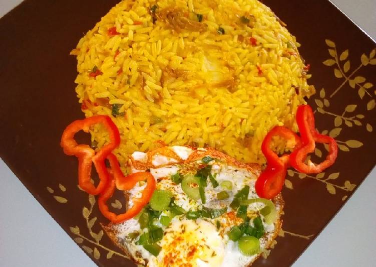 Stir fried rice with minced meat and sunny side up egg