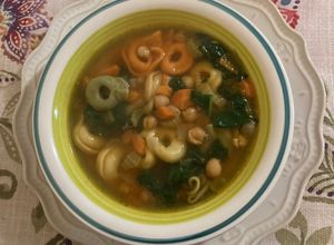 Una foto de Sopa de vegetales y tortellini