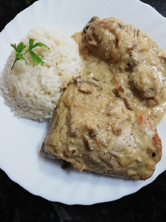Una foto de Pollo con salsa de champiñón❤️