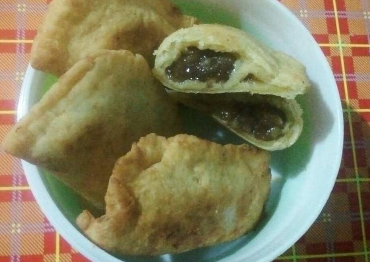 Pie Goreng Isi Pisang Coklat