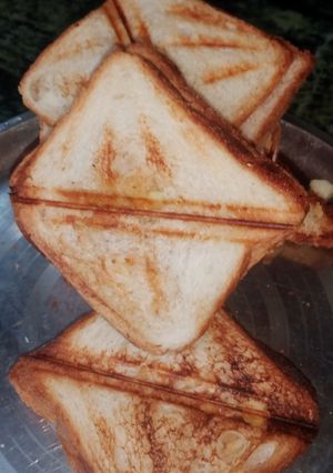 आलू के सैंडविच (aloo ke sandwich recipe in Hindi) रेसिपी मुख्य फोटो