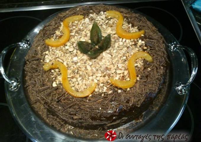 κύρια φωτογραφία συνταγής Νηστίσιμη τούρτα σοκολάτας με κρέμα χαλβά