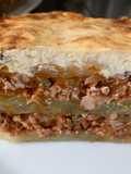 Lasaña o pastel de repollo y carne