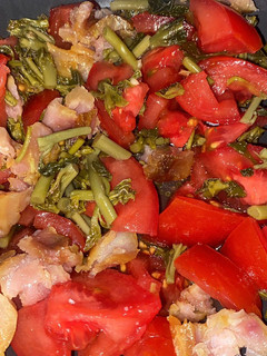 Una foto de Ensalada de tomate y bonito