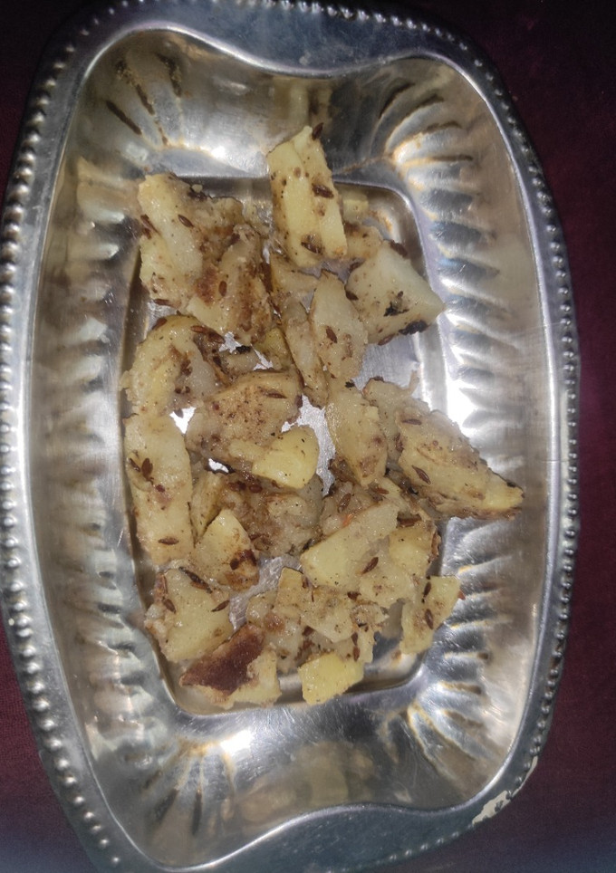 व्रत के आलू (Vrat ke aloo recipe in hindi) रेसिपी मुख्य फोटो