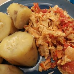 A picture of Sweet potatoes and egg sauce.