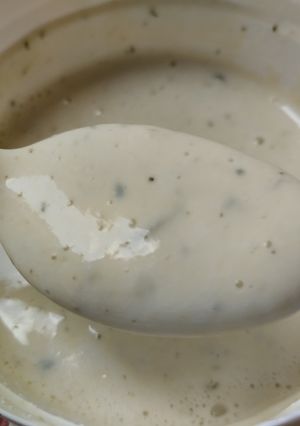 Una foto de Salsa🥛de Ajo🧄 y Cilantro fresco🌿