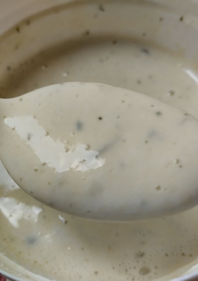 Una foto de Salsa🥛de Ajo🧄 y Cilantro fresco🌿