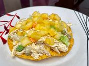 Una foto de pollo tropical