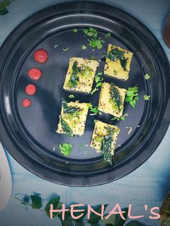 ખમણ ઢોકળા (Khaman Dhokla Recipe In Gujarati) રેસીપી મુખ્ય ફોટો