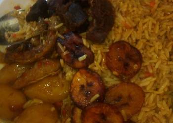 How to Prepare Yummy Jallof rice with plaintains and Irish