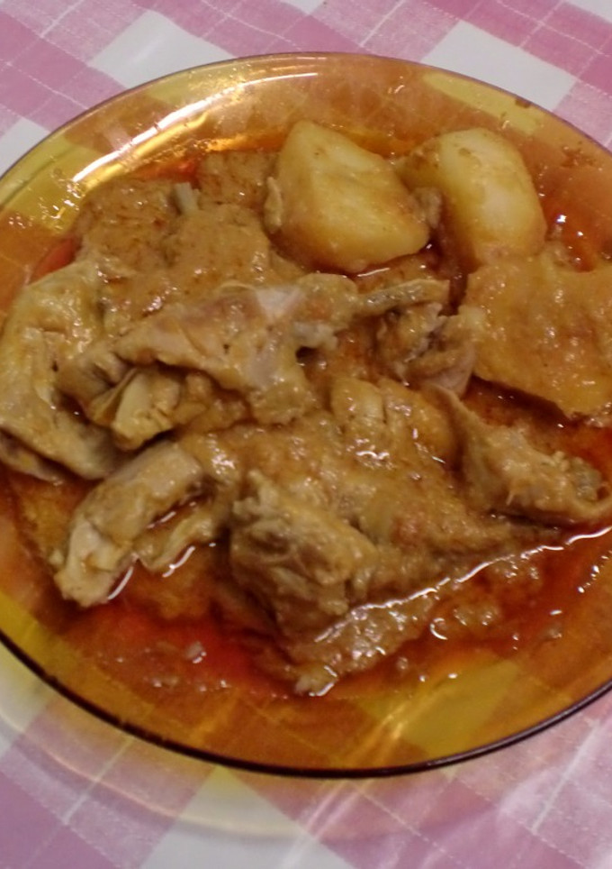 Una foto de Conejo en salsa con patatas