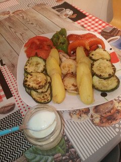 Foto principal de Parrillada de verduras con salsa de yogur