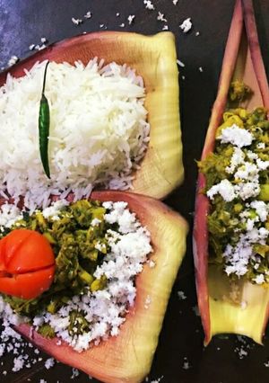 নারকেল দিয়ে মোচার ঘন্ট (narkel diye mochar ghonto recipe in Bengali) রেসিপির প্রধান ছবি
