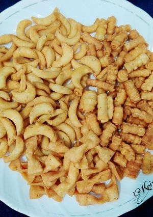 A picture of Sooji ke namakpare.
