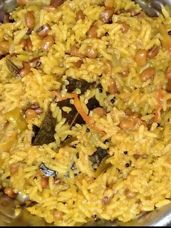 தட்டை பயறு சாதம் (Thattai payaru satham recipe in tamil) செய்முறை முக்கிய புகைப்படம்